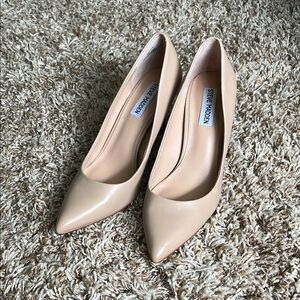 Steve Madden Tan Heels Classic Pointed-Toe